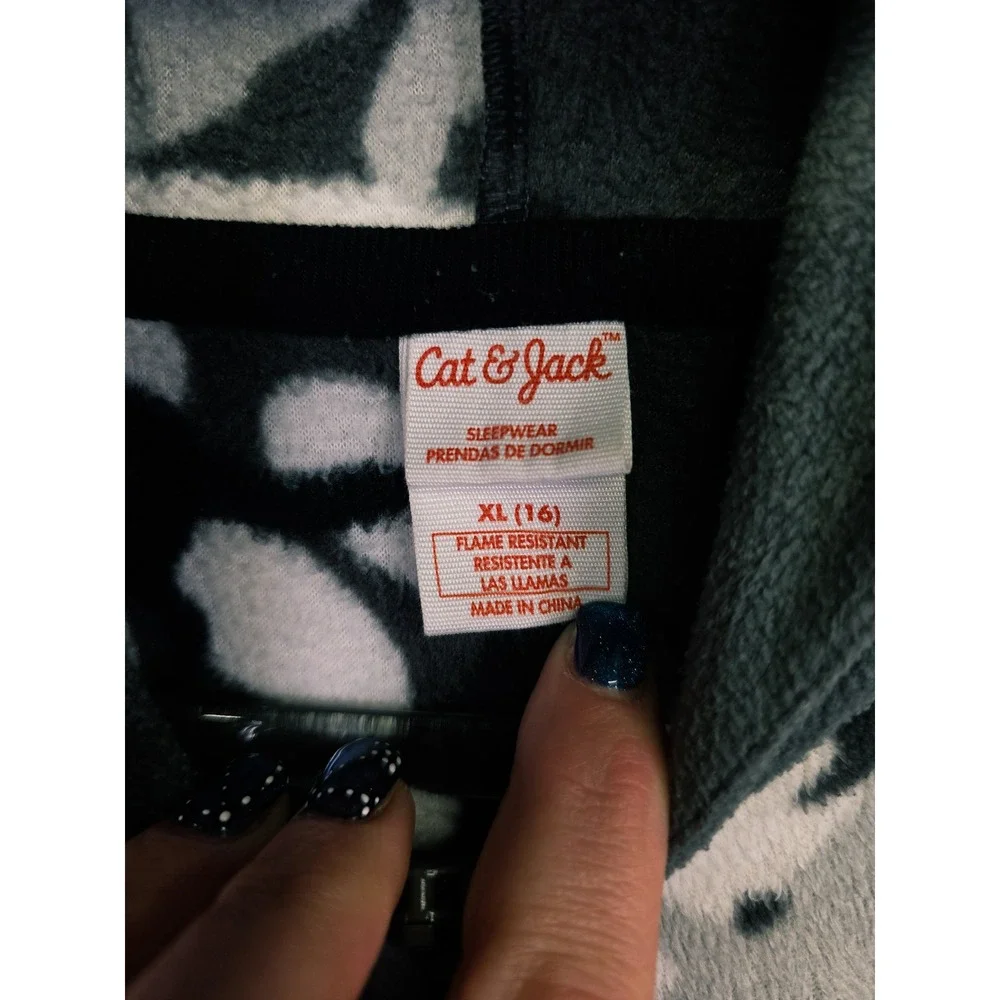 Cat & Jack One Piece Pajamas Kids XL‎ 16 Gray Wolf Hood Zip Cozy Sleepover Cabin